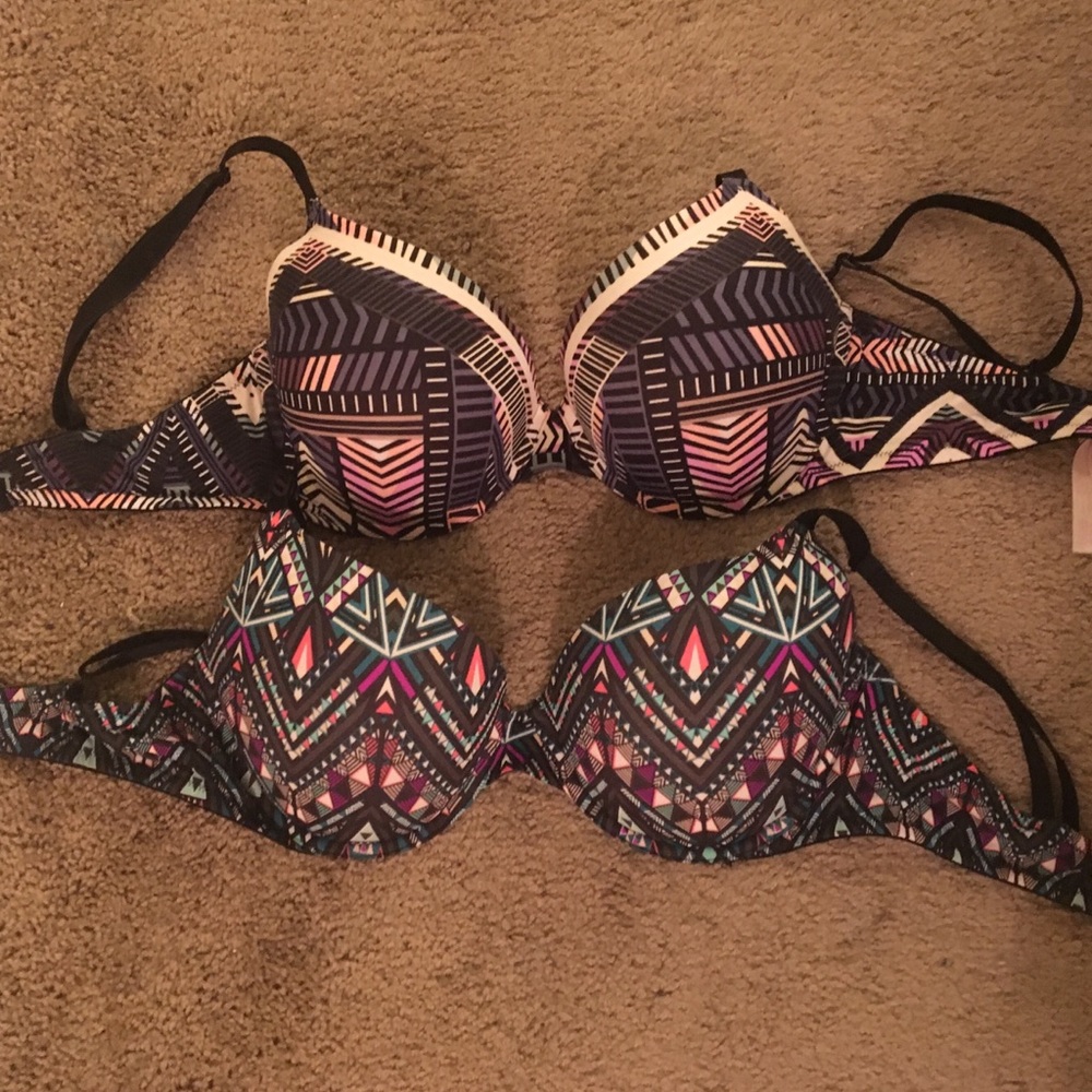2 Victoria’s Secret bras
